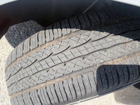 Used 2024 Chrysler Pacifica Touring-L FWD image 27