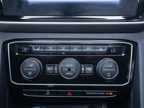 Used 2023 Volkswagen Atlas SE w/ Panoramic Sunroof Package image 34