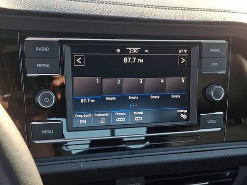 Certified 2023 Volkswagen Jetta SE w/ Panoramic Sunroof Package FWD image 23