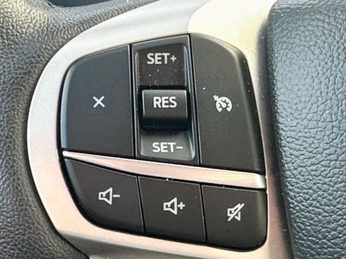 Used 2023 Ford Explorer XLT image 13