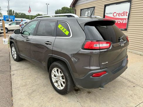 Used 2014 Jeep Cherokee Latitude w/ Cold Weather Group AWD/4WD image 7