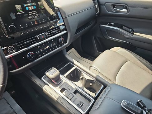 Used 2024 Nissan Pathfinder SL w/ SL Premium Package image 27