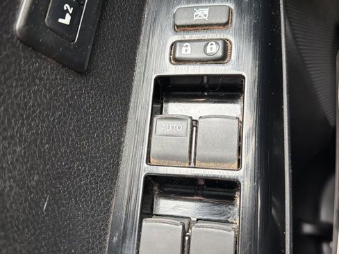 Used 2017 Toyota RAV4 Limited AWD/4WD image 6