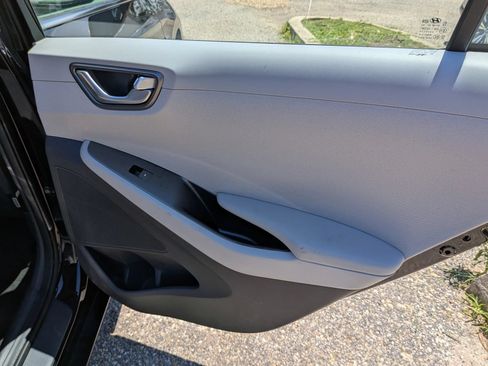 Used 2020 Hyundai Ioniq SEL FWD image 35