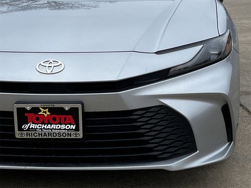 Used 2025 Toyota Camry LE image 8