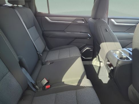 New 2026 GMC Acadia Elevation image 32
