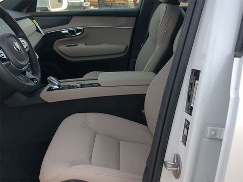 New 2026 Volvo XC90 B6 Plus w/ Protection Package Premier image 15
