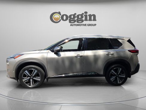Used 2023 Nissan Rogue Platinum w/ Platinum Premium Package FWD image 2