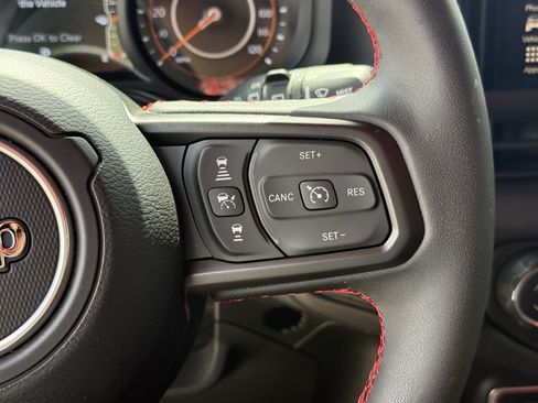 Used 2024 Jeep Wrangler Unlimited Rubicon AWD/4WD image 18