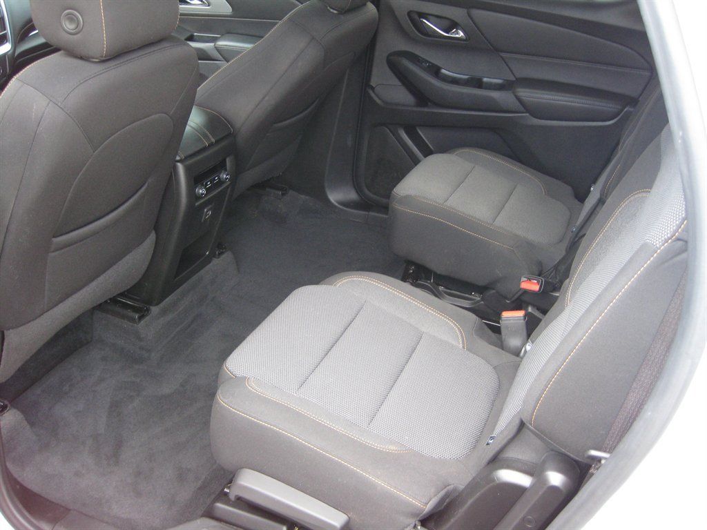 Used 2021 Chevrolet Traverse LT FWD image 22