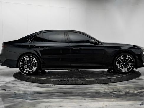 Used 2025 BMW i7 xDrive60 w/ Executive Package AWD/4WD image 21