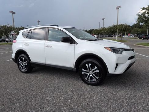 Used 2017 Toyota RAV4 LE FWD image 1