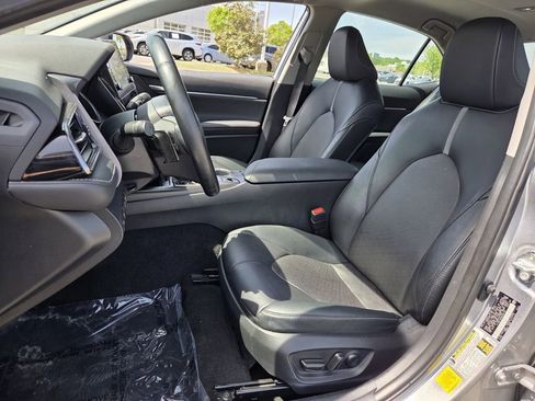 Used 2024 Toyota Camry XSE FWD image 9