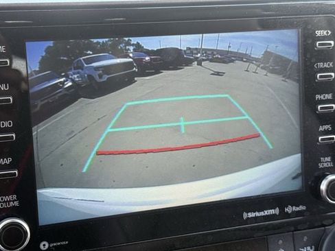 Used 2022 Toyota Highlander XLE FWD image 19