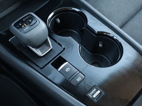Used 2024 Nissan Rogue SV FWD image 23