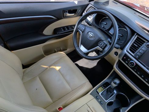 Used 2016 Toyota Highlander Limited FWD image 35
