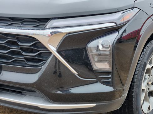 Used 2024 Chevrolet Trax LT image 10