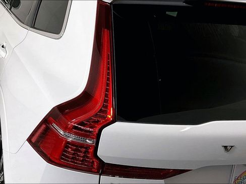 Used 2023 Volvo XC60 T8 Plus w/ Protection Package Premier image 28