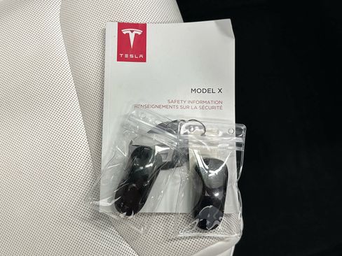 Used 2022 Tesla Model X AWD/4WD image 37