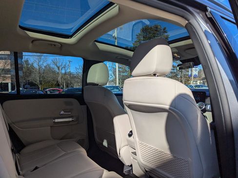 Used 2022 Mercedes-Benz EQB 300 4MATIC image 45