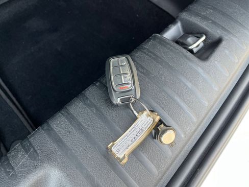 Used 2025 Chrysler Pacifica Limited image 22