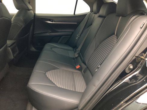 Used 2020 Toyota Camry SE FWD image 18