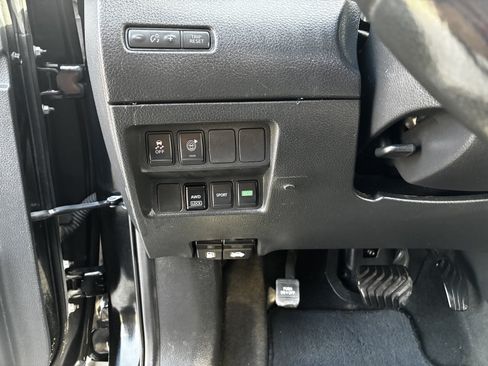 Used 2017 Nissan Rogue SV AWD/4WD image 31