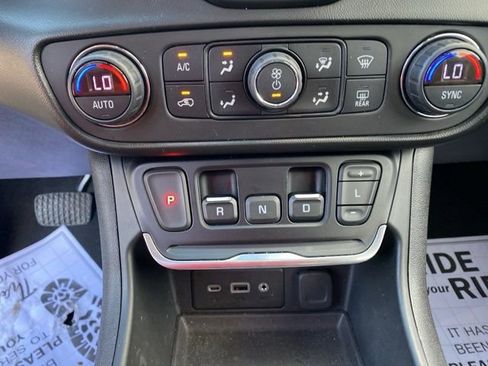 Used 2021 GMC Terrain SLE w/ Driver Convenience Package image 14