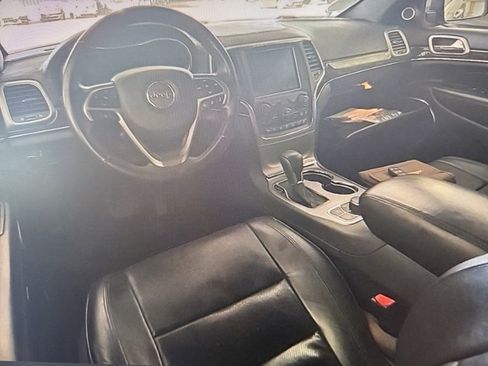 Used 2018 Jeep Grand Cherokee Overland w/ Jeep Active Safety Group image 16