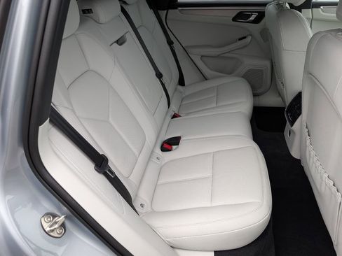 Certified 2024 Porsche Macan AWD/4WD image 7