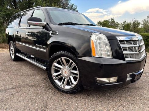 Used 2013 Cadillac Escalade ESV Platinum AWD/4WD image 2