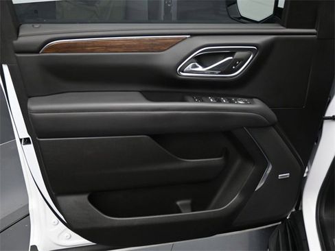 Used 2024 Chevrolet Tahoe High Country image 3