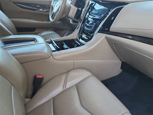 Used 2020 Cadillac Escalade ESV Platinum image 19