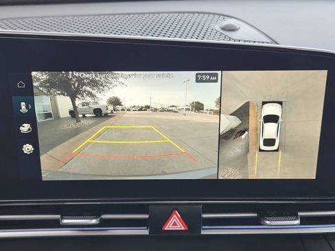 Used 2024 Hyundai Elantra Limited FWD image 17
