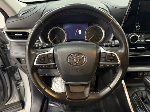 Used 2023 Toyota Highlander XLE image 22