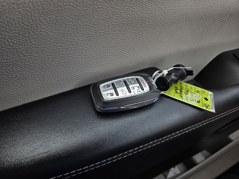 Used 2023 Chrysler Voyager LX FWD image 27