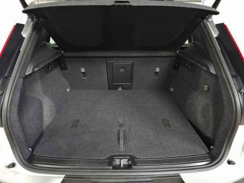 Certified 2025 Volvo XC40 B5 Plus image 9