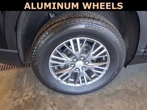 Used 2025 Chevrolet Traverse LT image 10