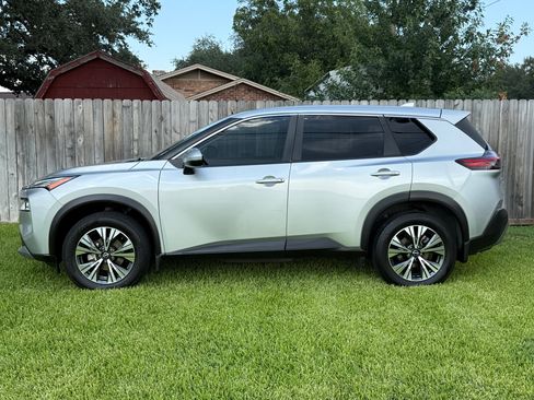 Used 2023 Nissan Rogue SV image 6