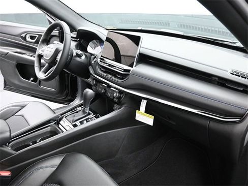 New 2026 Jeep Compass Latitude image 24