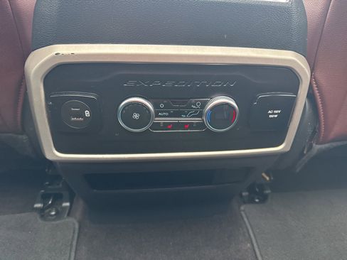Used 2023 Ford Expedition Limited image 22