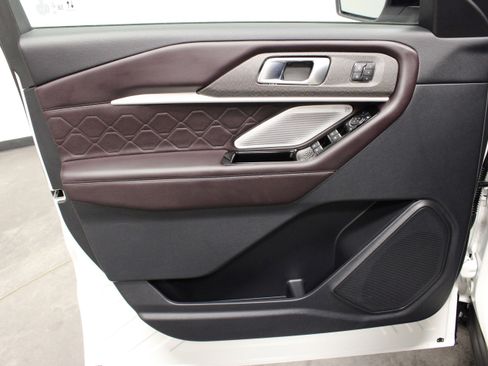 Used 2025 Ford Explorer Platinum w/ Ultimate Package AWD/4WD image 20