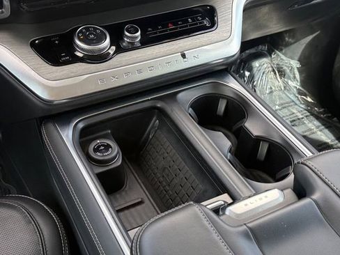 Certified 2025 Ford Expedition Max Platinum AWD/4WD image 7