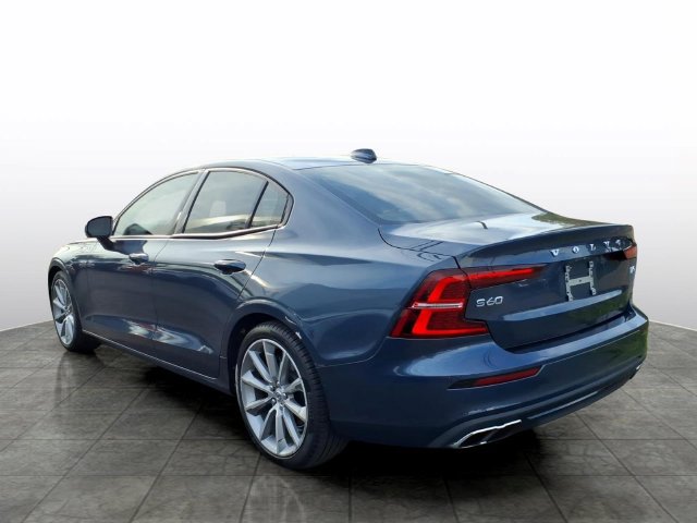 Used 2020 Volvo S60 T5 Momentum FWD image 4
