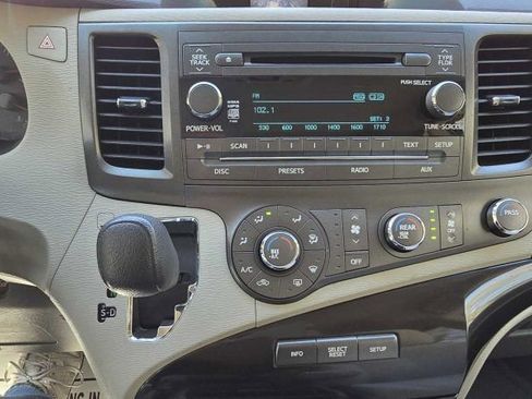 Used 2011 Toyota Sienna LE image 22