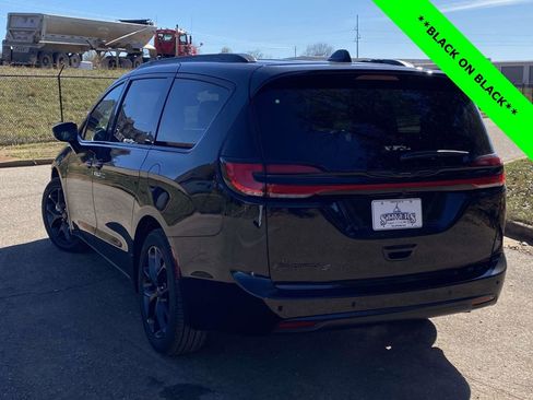 New 2026 Chrysler Pacifica Select w/ S Appearance Package FWD image 4