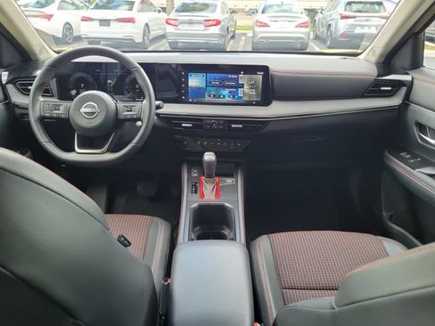 Used 2025 Nissan Kicks SR w/ SR Premium Package FWD image 12