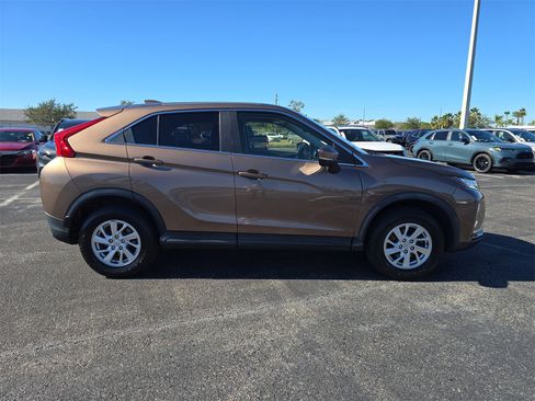 Used 2019 Mitsubishi Eclipse Cross ES image 3
