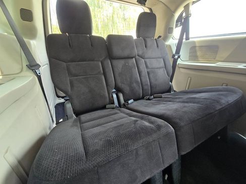 Used 2014 Dodge Grand Caravan American Value Package FWD image 28
