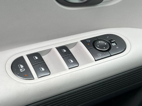 New 2025 Hyundai Ioniq 5 SE image 13